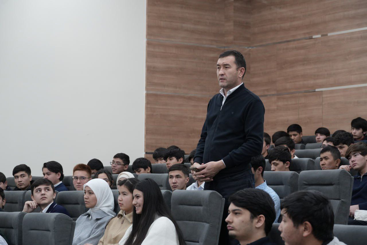 Rahbar va yoshlar uchrashuvi